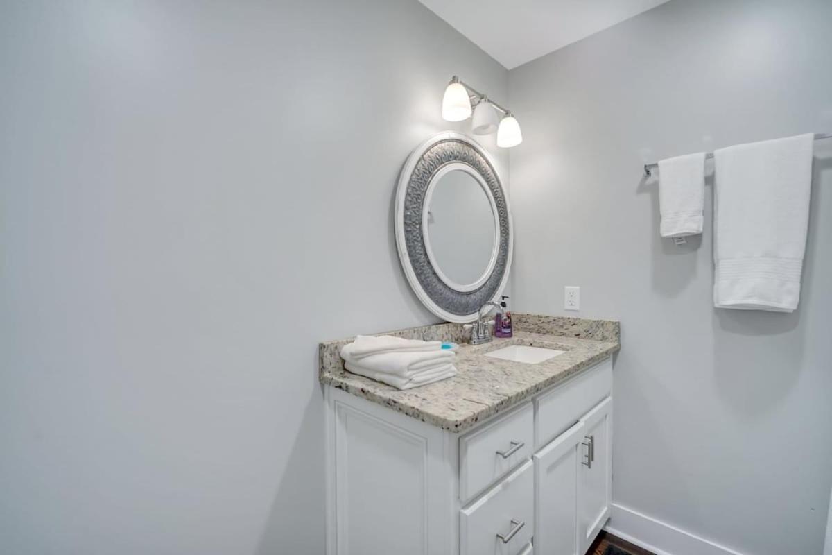 דירות Eagle Exec Loft In Downtown סטייטסבורו מראה חיצוני תמונה